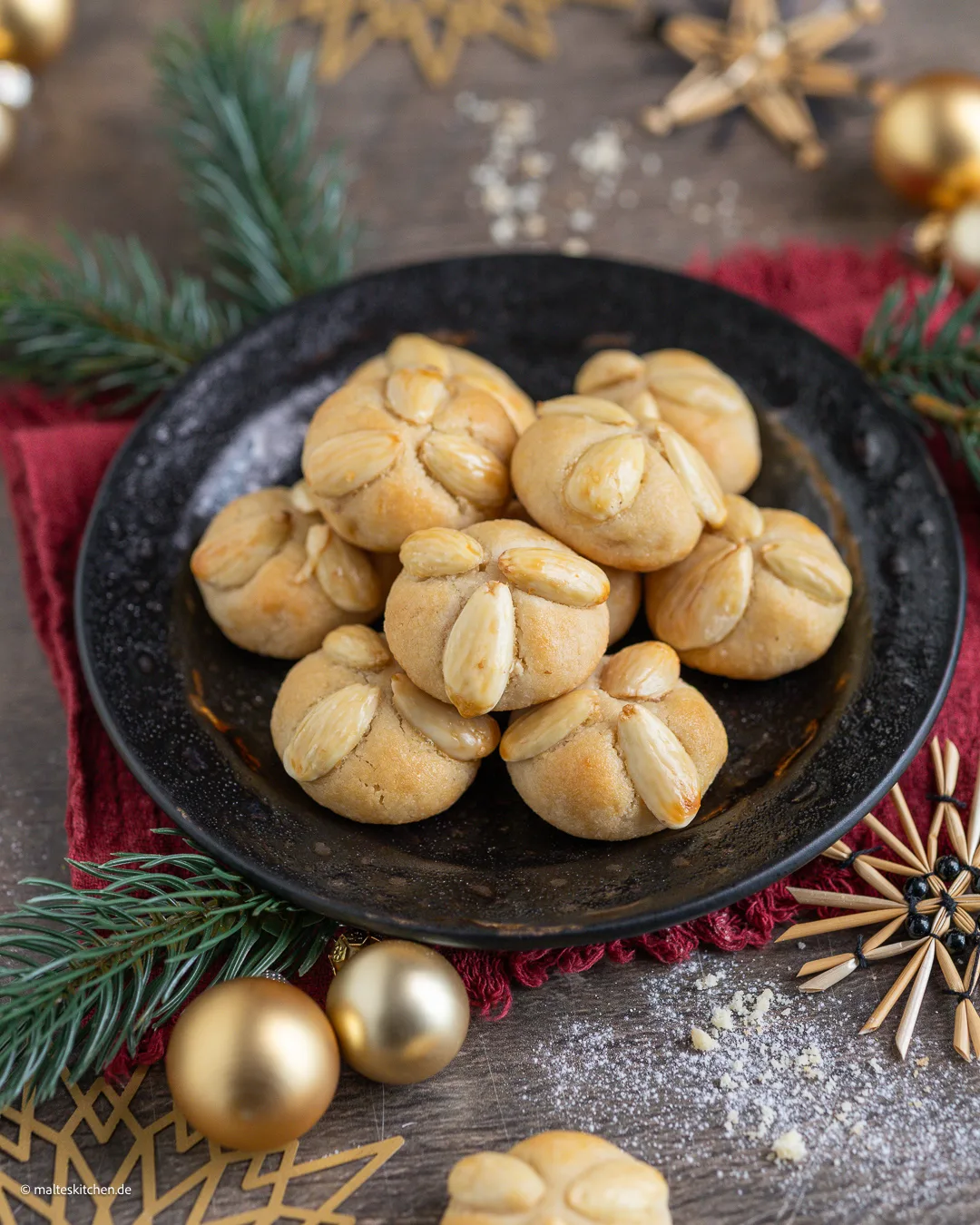Bethmännchen mit Marzipan und Mandeln