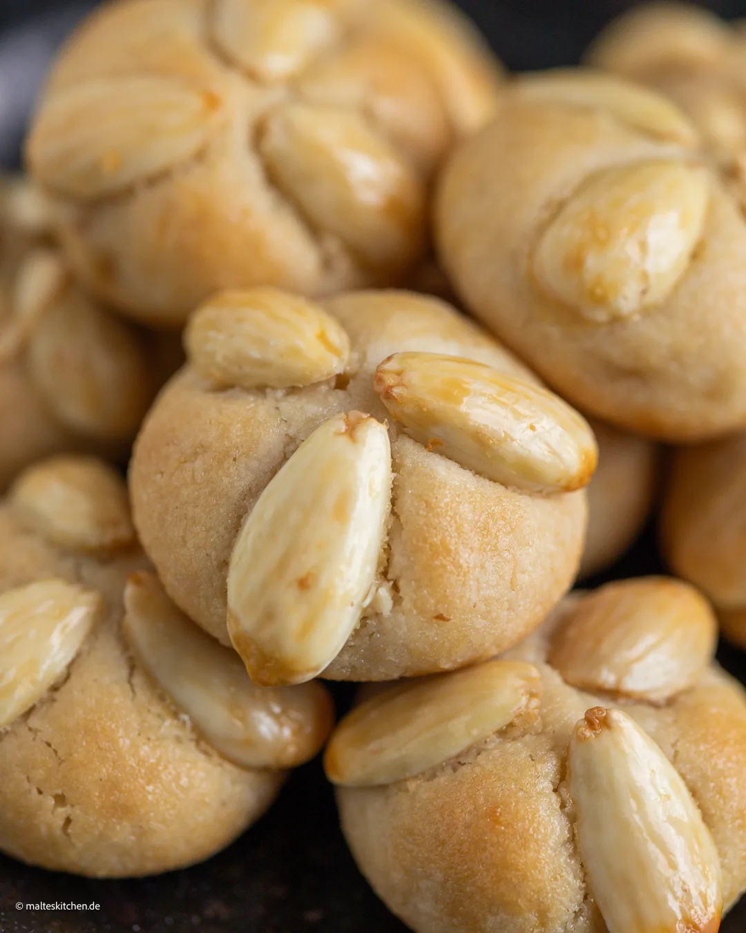 Bethmännchen an Weihnachten backen