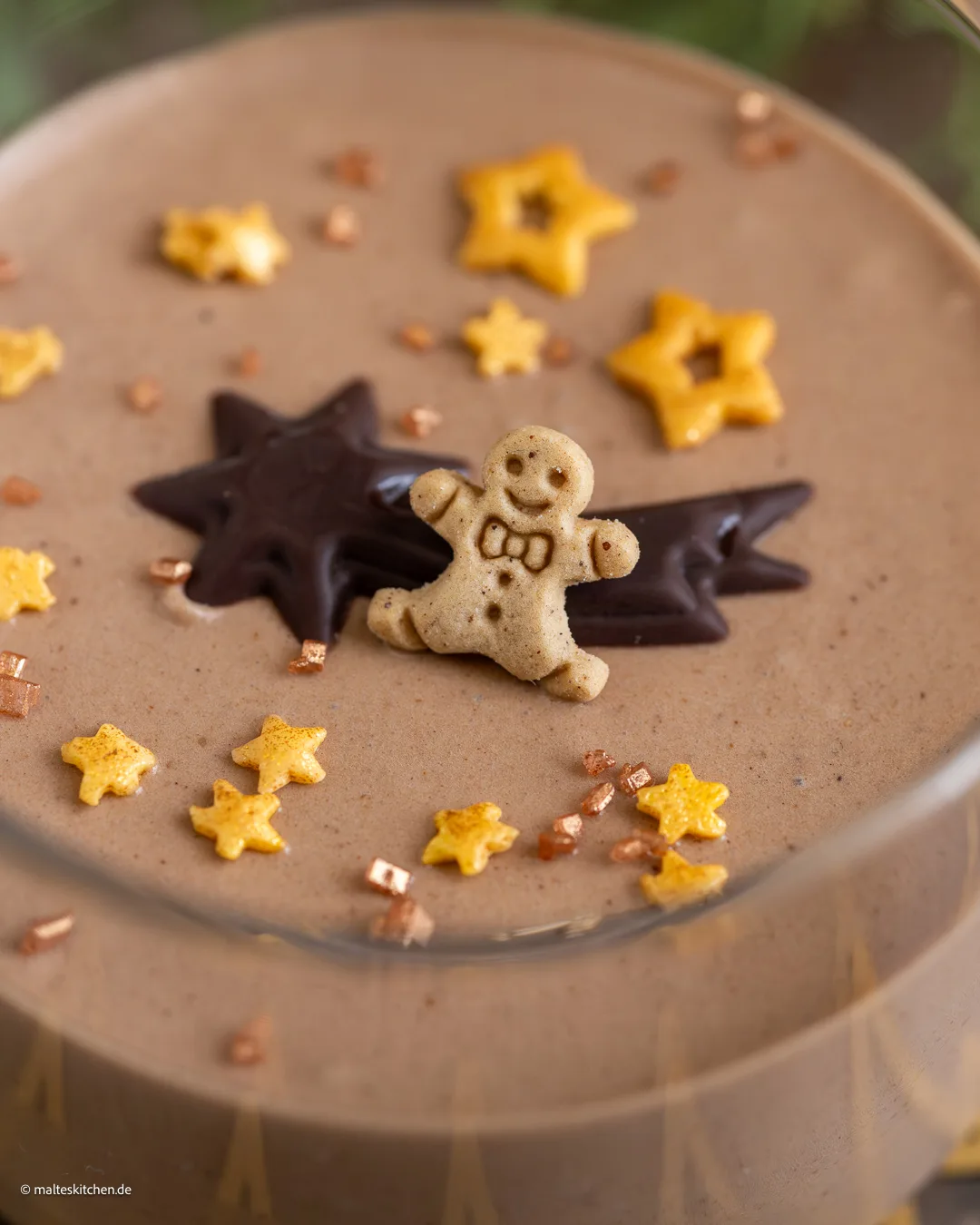 Cremige Mousse mit Schokolade und Lebkuchengewürz