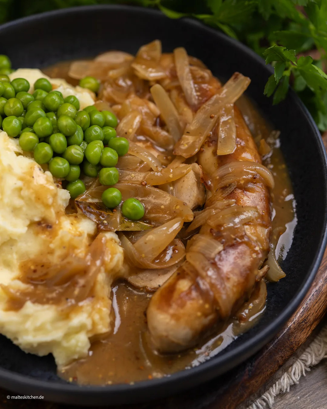 Bratwurst mit Zwiebelsoße von Nigel Slater