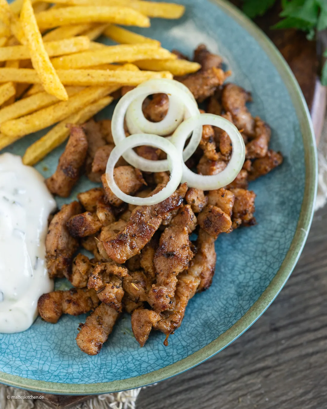 Gyros mit Zwiebeln und Zaziki