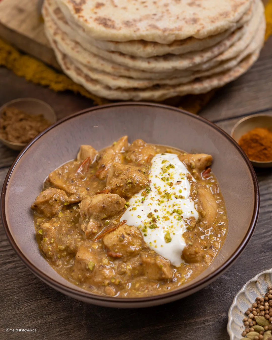 Hähnchen-Curry mit Naan Brot
