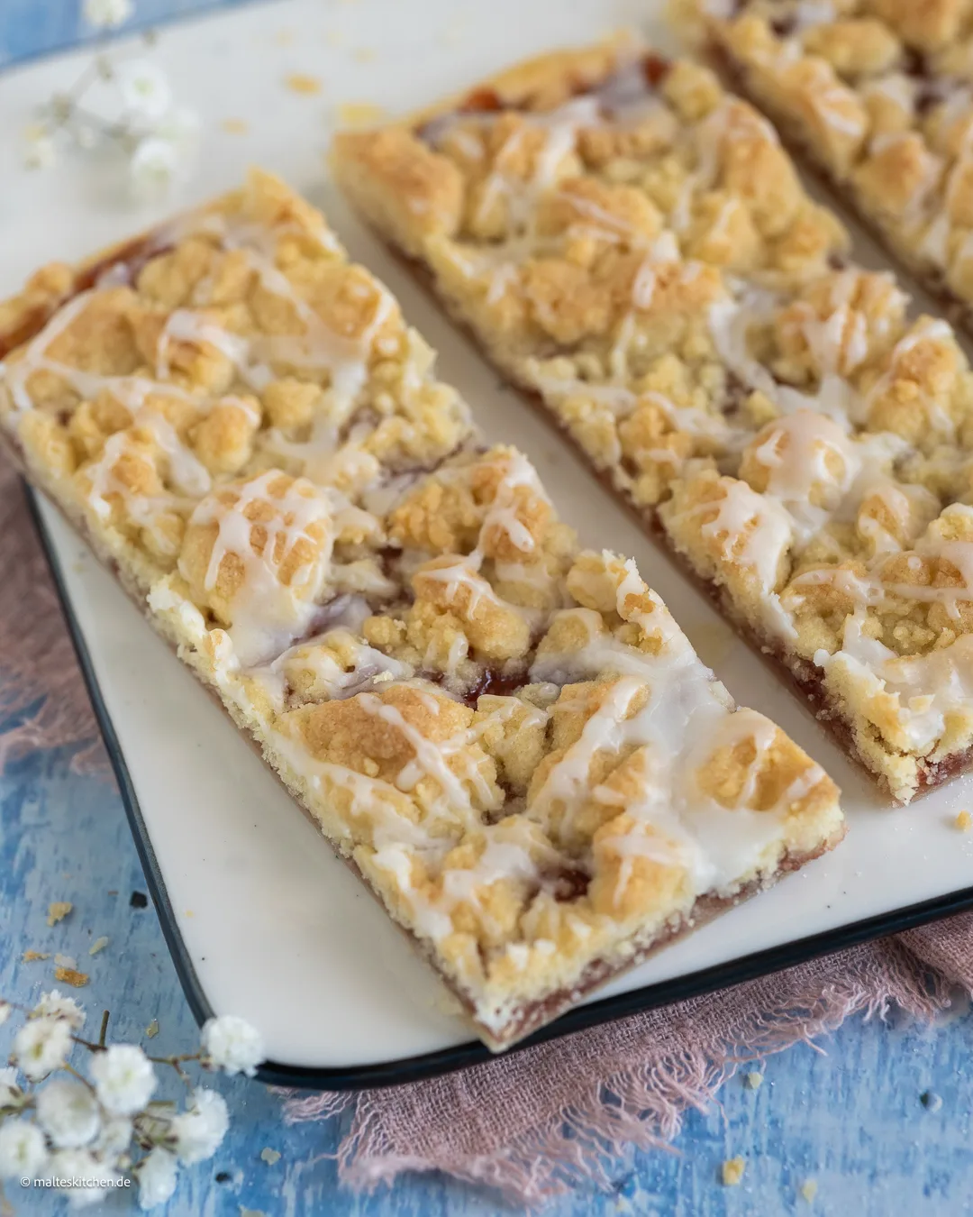Prasselkuchen mit Streuseln und Blätterteig