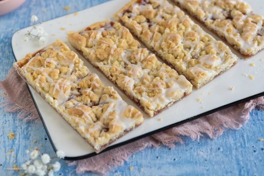 Prasselkuchen mit Streuseln und Blätterteig