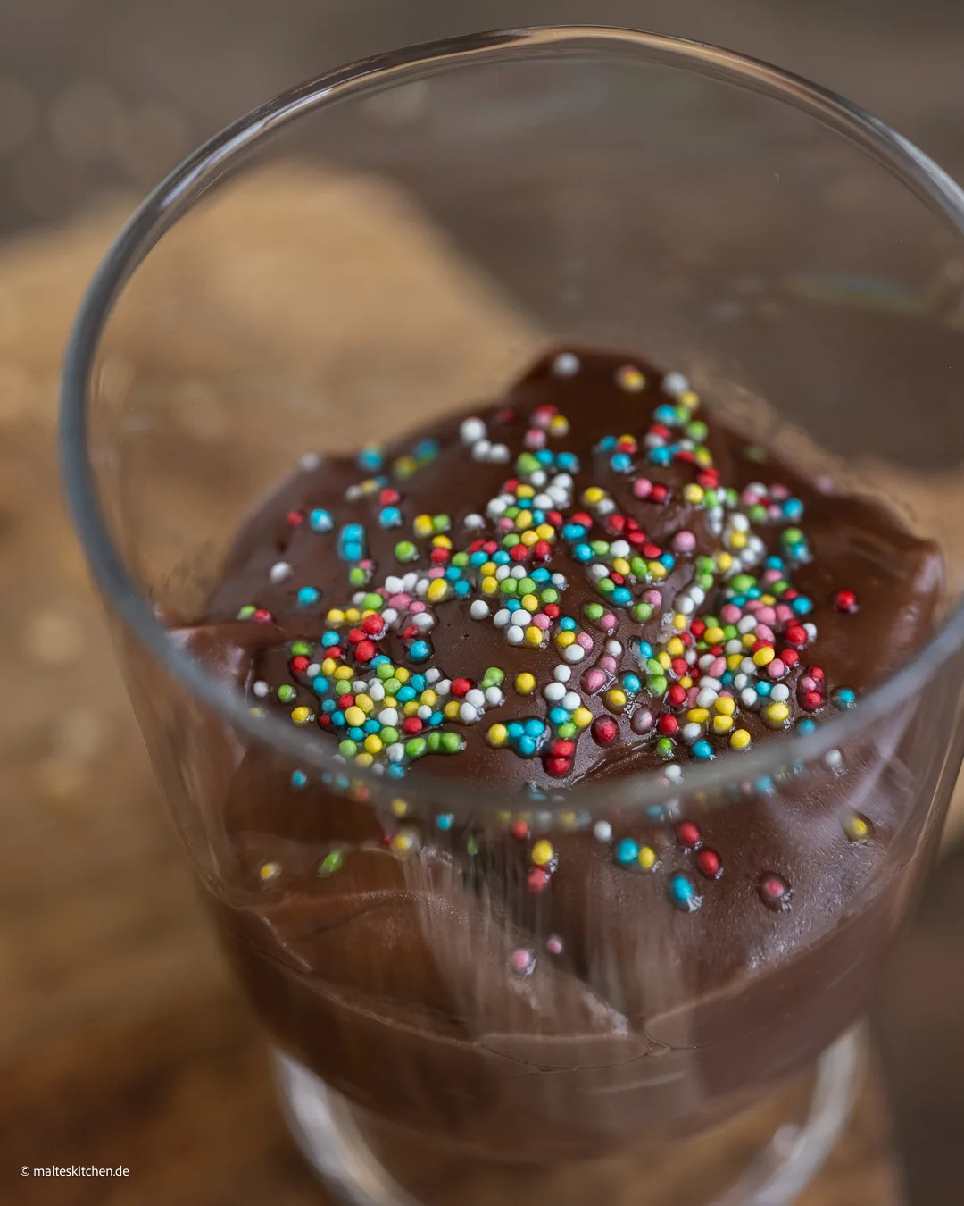 Schokopudding mit bunten Streuseln