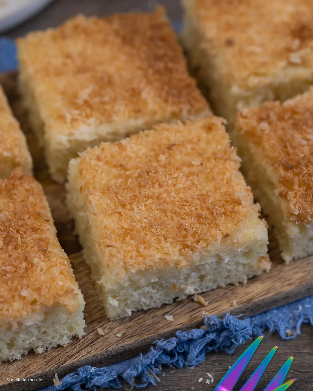 Leckerer Blechkuchen mit Buttermilch und Kokos