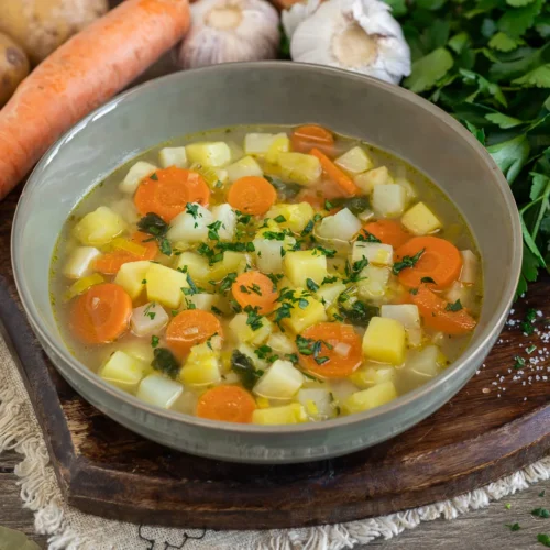 Klassische Gemüsesuppe