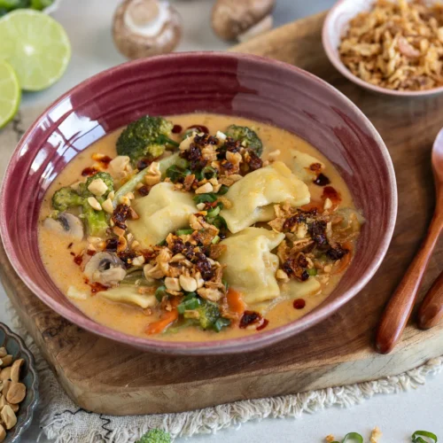 Leckere asiatische Suppe mit Maultaschen