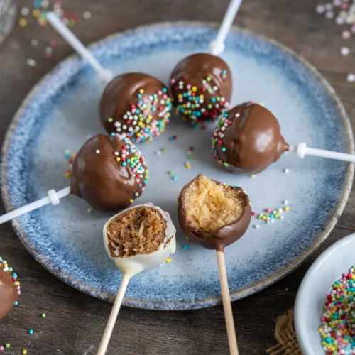 Cake-Pops: leckere Kuchen am Stiel