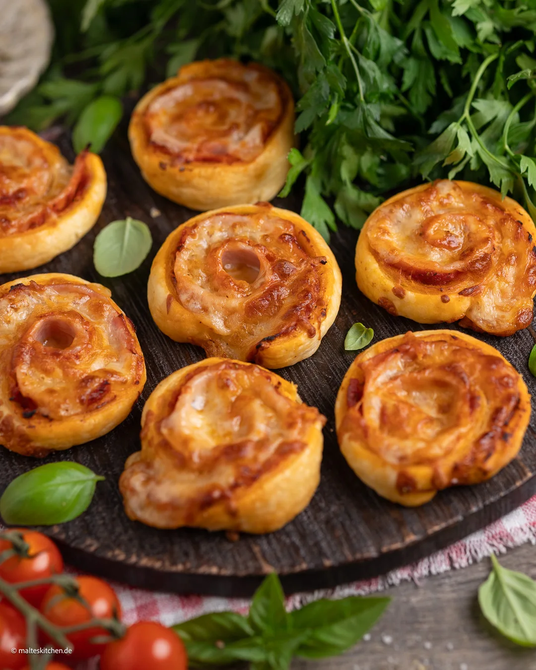 Blätterteigschnecken als Pizzaschnecken
